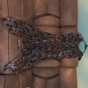 Floral 🌺🌸🌼🪷 ruffle no sleeves